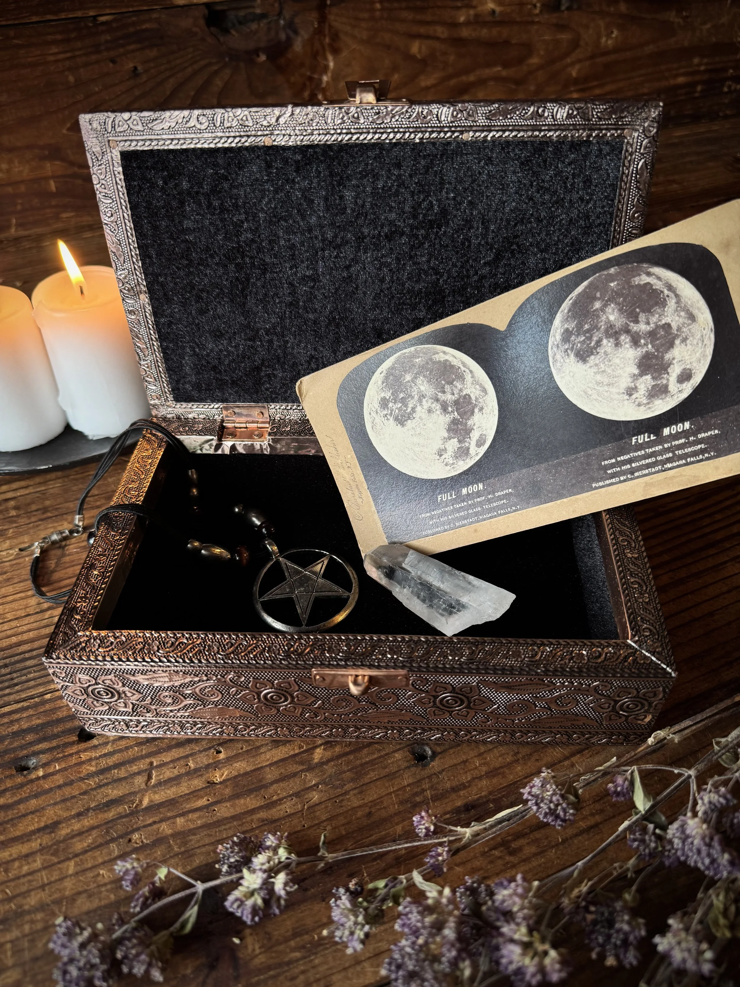 Silver Tone Skull Keepsake Box — Sideshow Gallery